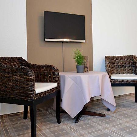 Arnimsruh Hotel Garni Lubeck Bagian luar foto