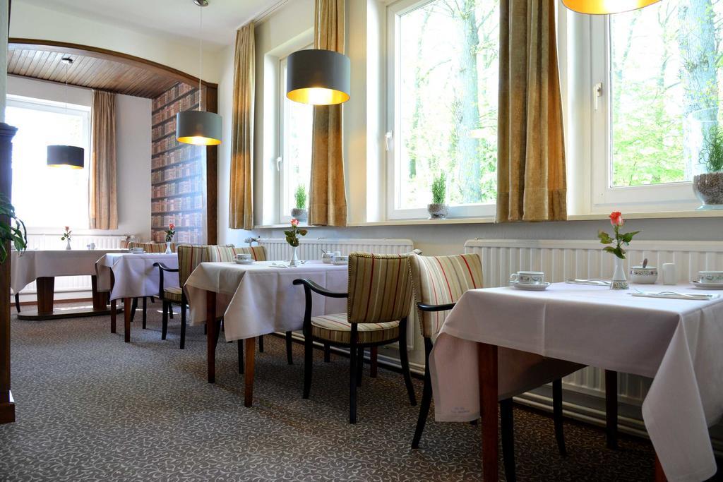 Arnimsruh Hotel Garni Lubeck Bagian luar foto