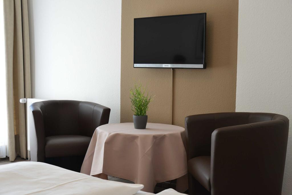 Arnimsruh Hotel Garni Lubeck Bagian luar foto