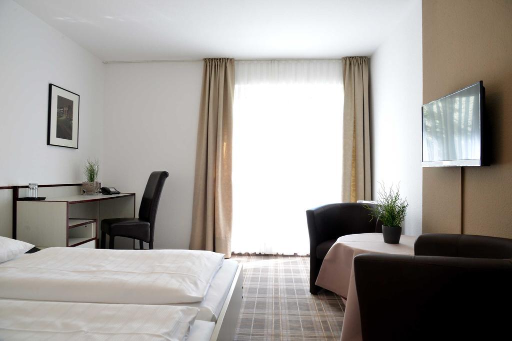 Arnimsruh Hotel Garni Lubeck Bagian luar foto